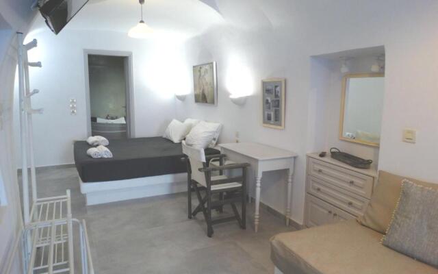 Yposkafo Suites - Studio - Santorini