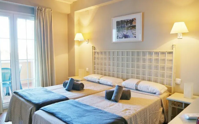 Bright Apartment With Pool Access