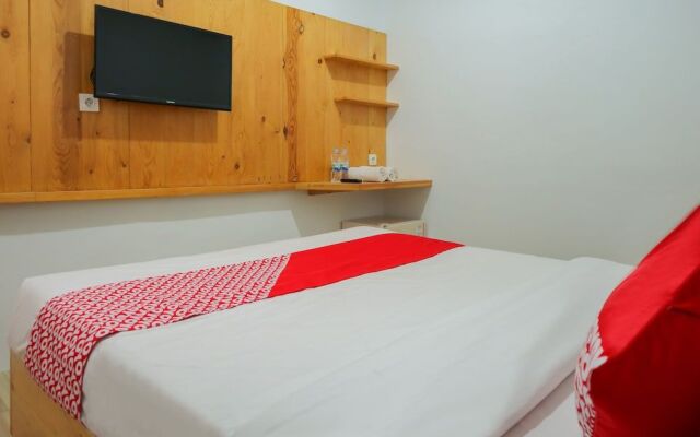 OYO 1317 Pinnus Residence Syariah