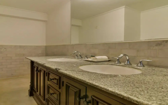 OYO 806 Hotel Safira River Front