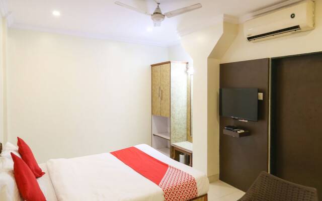 OYO 15090 Hotel Rajdeep