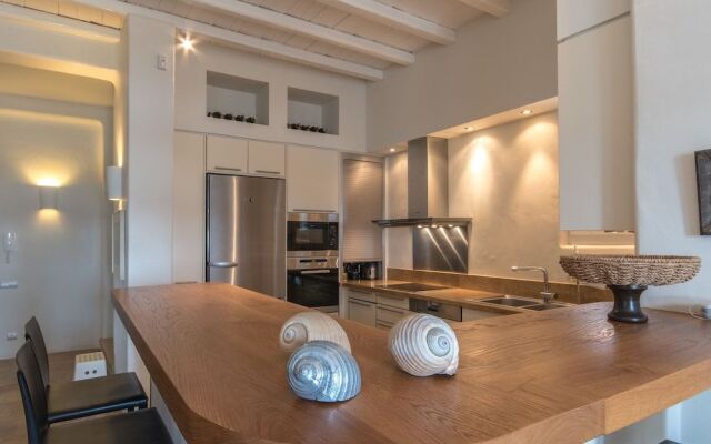 Hera iconic Mykonian Villa