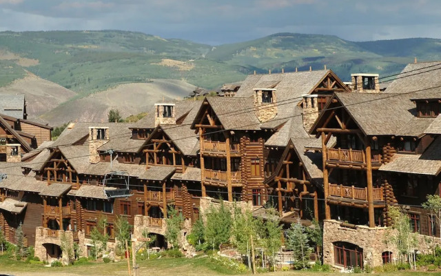 Snowlcoud 203 3 Bedroom Condo by Redawning