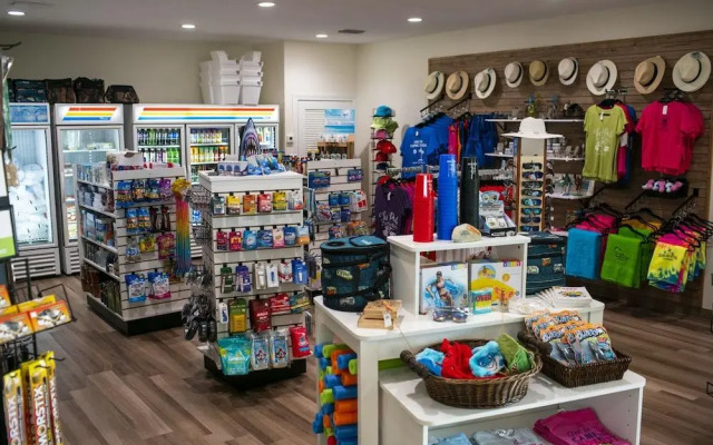 Sugarloaf Key Hotel at KOA Resort