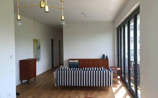 2 Bedroom Mauerpark-Apartment, Berlin Mitte View calendar