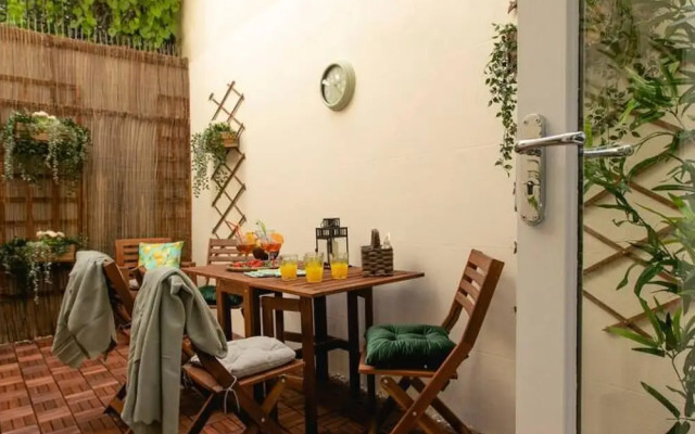 Short Walk to Brighton Beach Condo With Patio