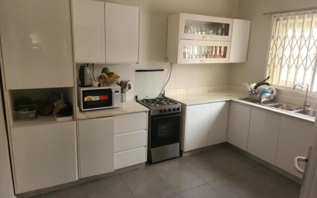 Private 3 Bedroom Home in Gated Community B's Guest House