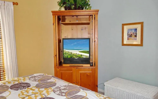 Bungalow-style Beachfront Condo With Pool