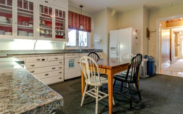 Captain Lawrence Inn