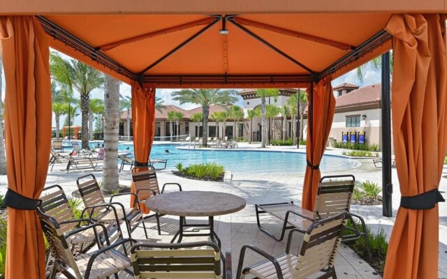 Beautiful Themed Vacation Home With Pool St5509