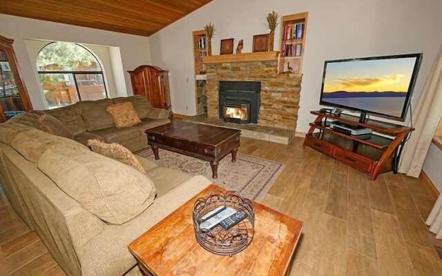 596 Danube Drive 3 Bedroom Home by RedAwning