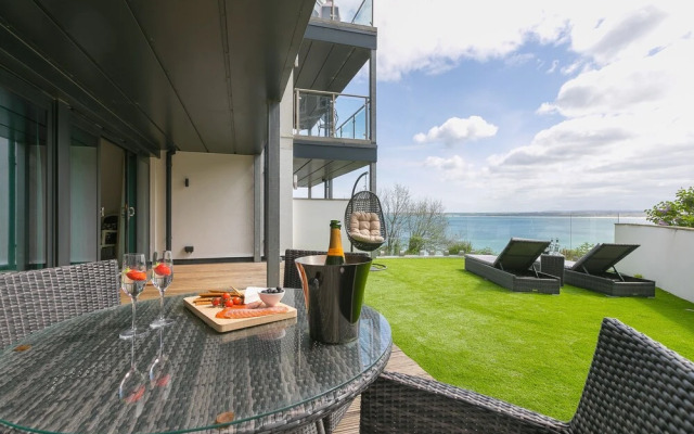 Peninsula Apartment 2