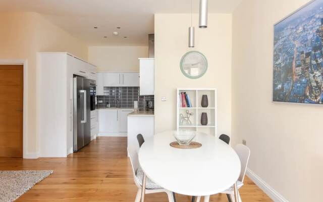 Stylish 2 Bedroom Apartment in Greenwich