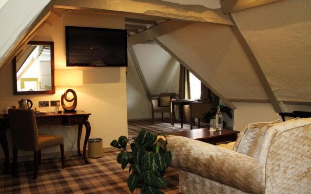 Legacy Rose and Crown Hotel