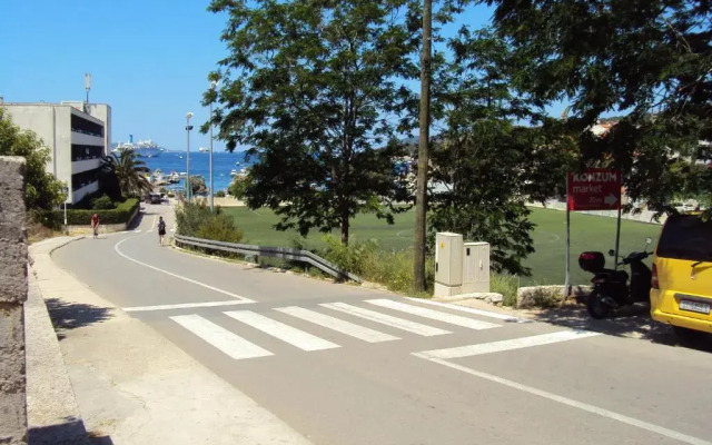 Apartments Green & Orange