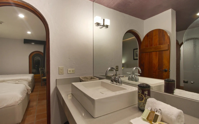 Alta Las Palomas Hotel