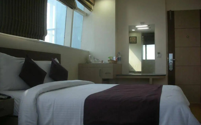 Hotel Hyphen Noida
