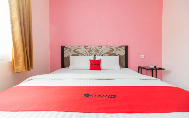 RedDoorz Syariah near Transmart Padang