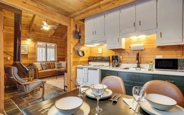 Sautee Nacoochee Mtn Paradise w/ Spacious Deck!