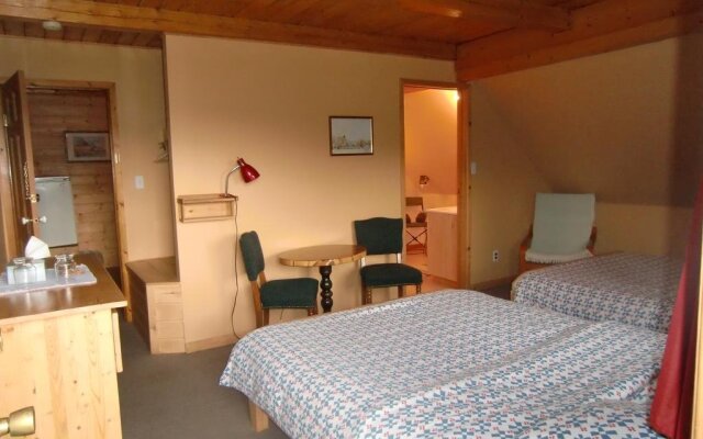 Alexa Chalets -Timber Inn & Restaurant