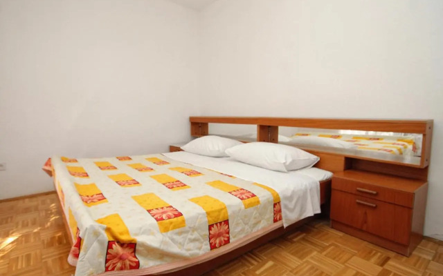 Apartment Zavalatica 9315a