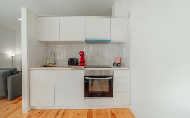 Downtown Sunny Apartment by Vacationy