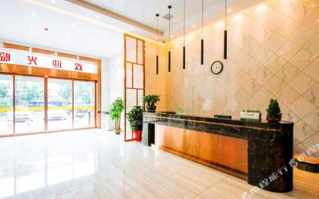 Golden Holiday Hotel