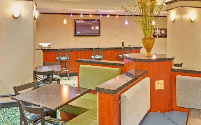 Holiday Inn Express Hotel And Suites Clinton