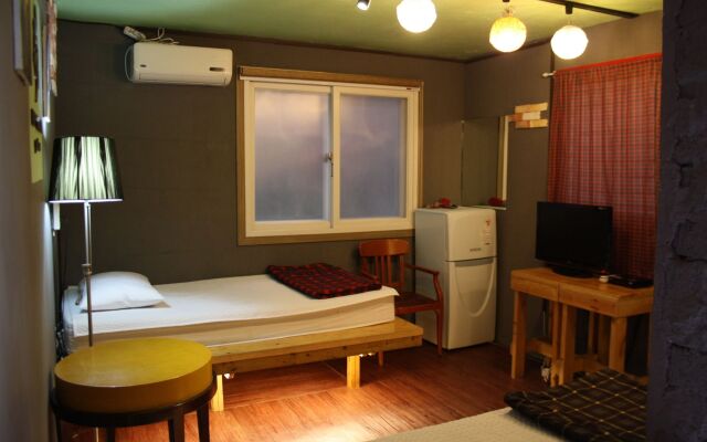 Mr.Comma Guesthouse - Hostel