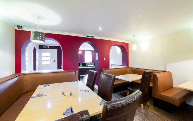 Oyo Douglas Hotel