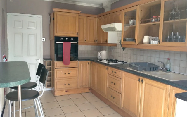 The Nest, an Immaculate 3-bed House in Walsall