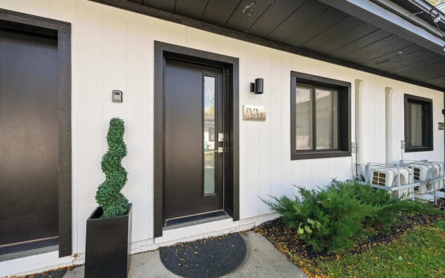 Chic City Retreat 93I Sleeps 2