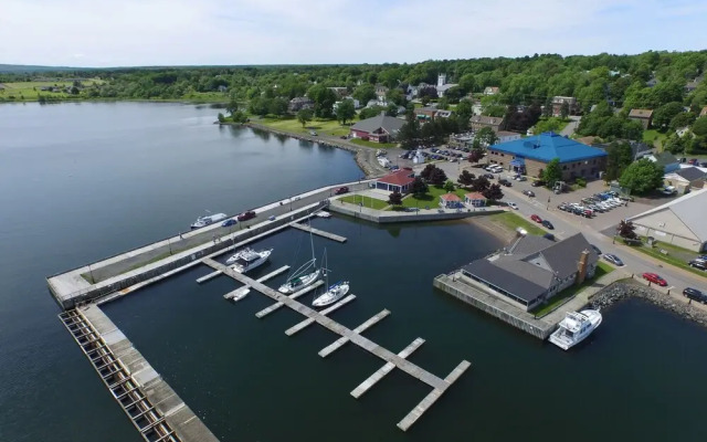 The Lionstone Inn Motel and Cottages