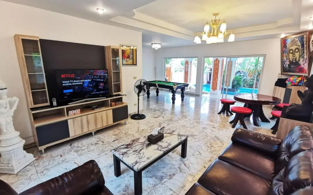 JOOPLAND Luxury Pool Villa Pattaya Walking Street 6 Bedrooms