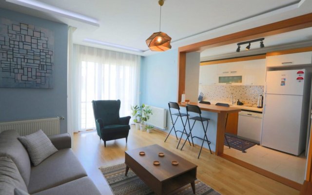 Modern and Stylish Flat With Balcony in Atasehir