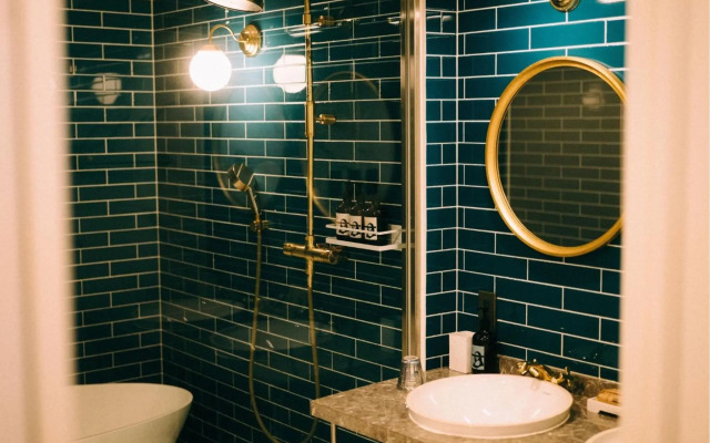 THE Root 2 HOTEL