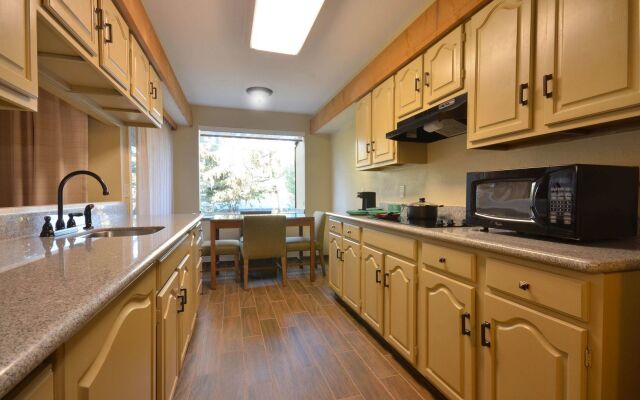 Best Western The Inn & Suites Pacific Grove