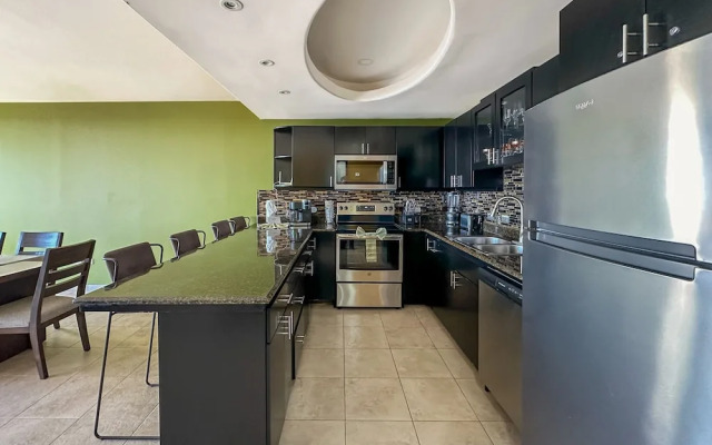 Upscale Ocean View Condo Close to it all Great