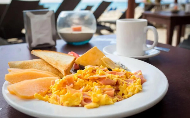 Luciana Hotel & Beach Club