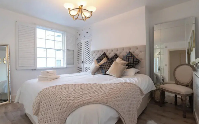 Gloucester Place Townhouse with Hot Tub