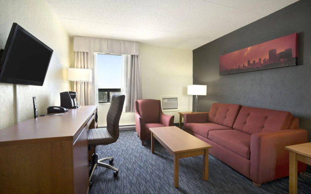 Travelodge by Wyndham Edmonton West