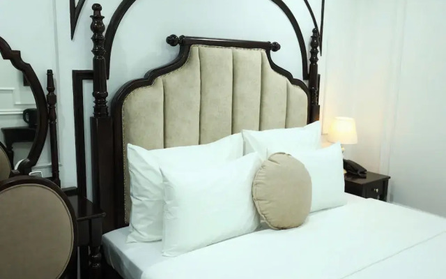 Royal Hotel Me Tri Ha