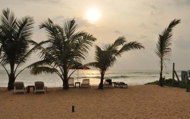 Warahena Beach Hotel
