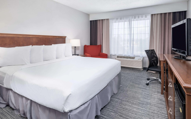 Country Inn & Suites by Radisson, Toledo, OH