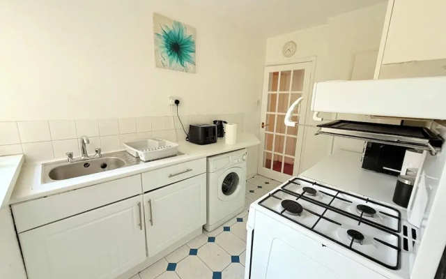 Homey 4 bedroom house for large groups