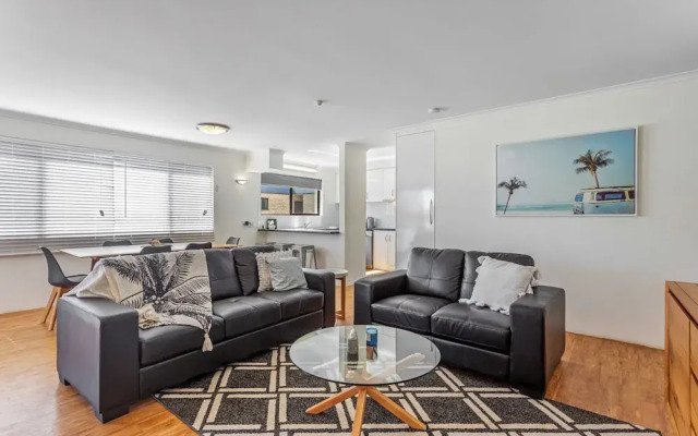 Cosy 2-bedroom Seaside Unit Steps From Beach