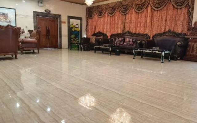 Hot Spring Holiday Hotel