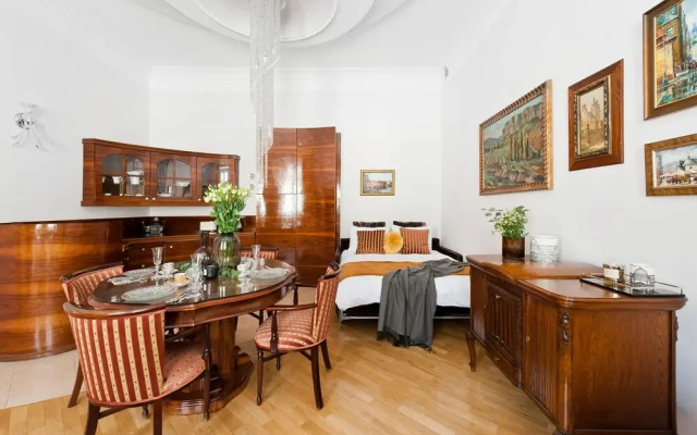 Cracovian Suite by Loft Affair