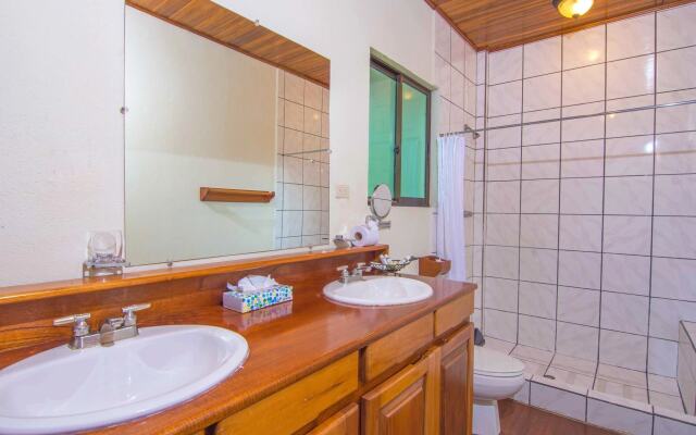 Crocodile Bay Resort