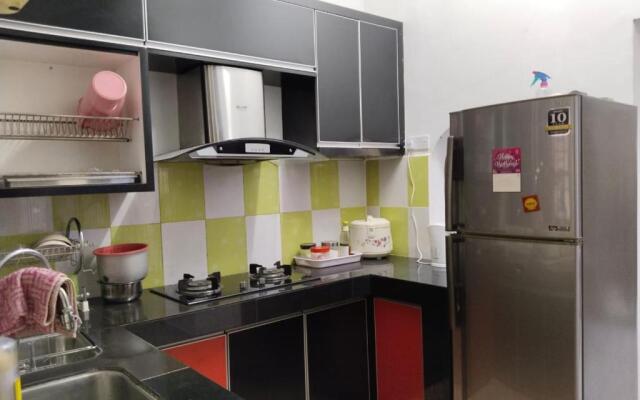 Homestay YatiMizi (Bungalow Station 18, Ipoh)